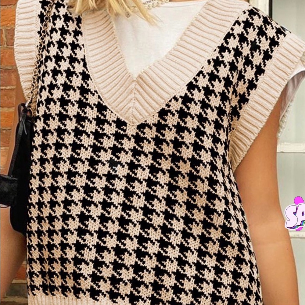 SHEIN Black and Cream Houndstooth V-Neck Sweater Vest